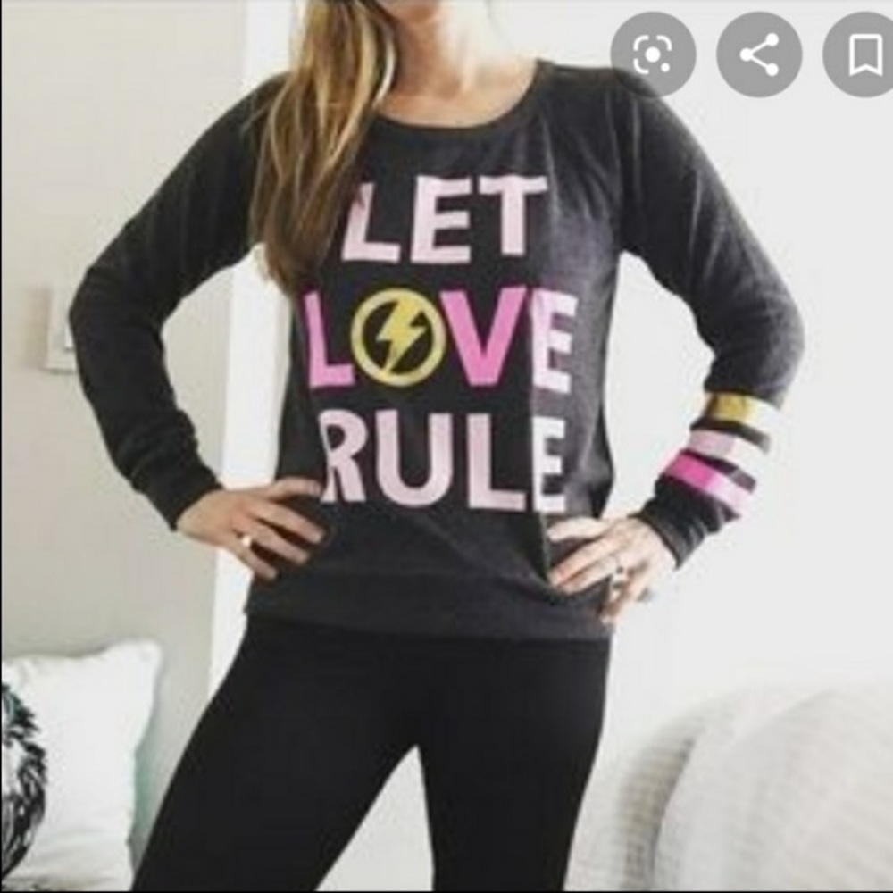 Chaser LET LOVE RULE sweatshirt